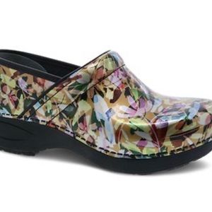 Dansko Clogs 40 (9.5-10 US)